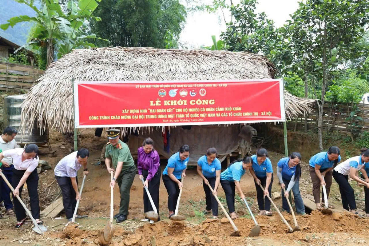 Ủy ban MTTQ Việt Nam xã Bình An đã tổ chức Lễ khởi công xây dựng nhà "Đại đoàn kết" cho gia đình ông Mua Ngọc Minh, thôn Chẩu Quân, xã Bình An.