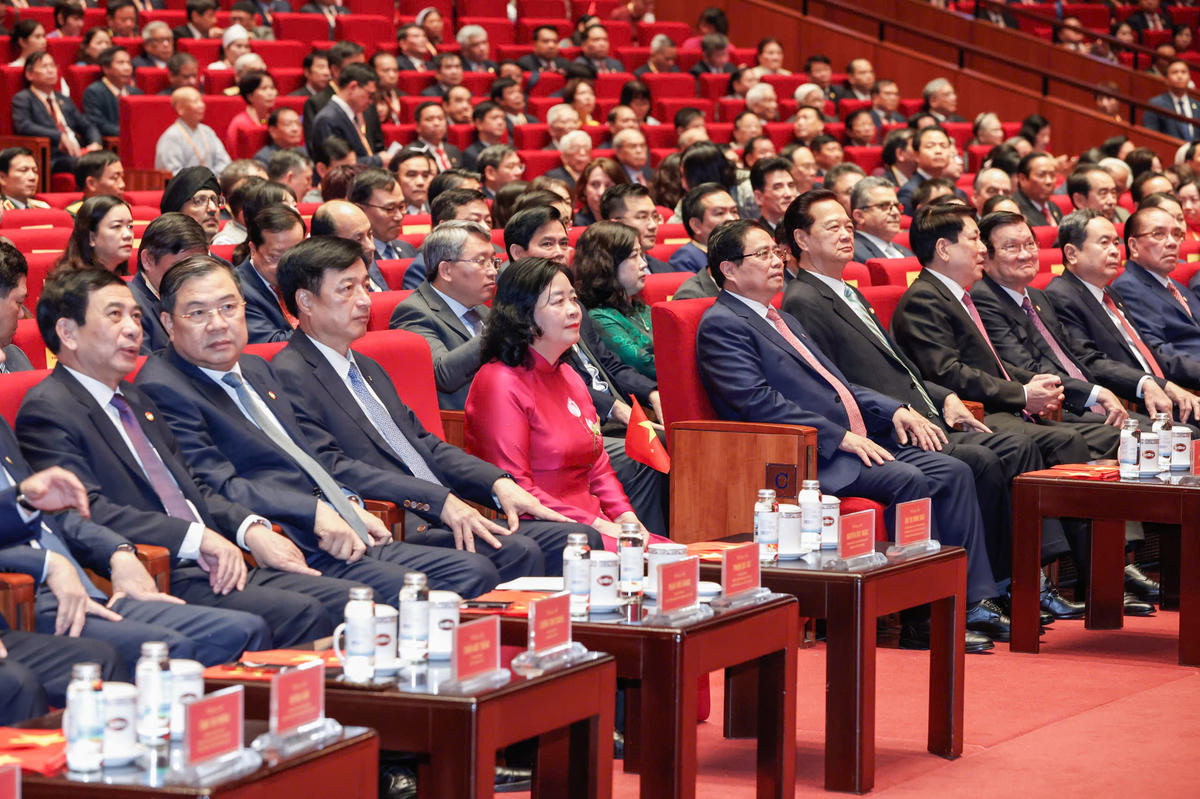 Chủ tịch UBTƯ MTTQ Việt Nam Bùi Thị Minh Hoài và các lãnh đạo, nguyên lãnh đạo Đảng, Nhà nước dự Đại hội. Ảnh: Quang Vinh