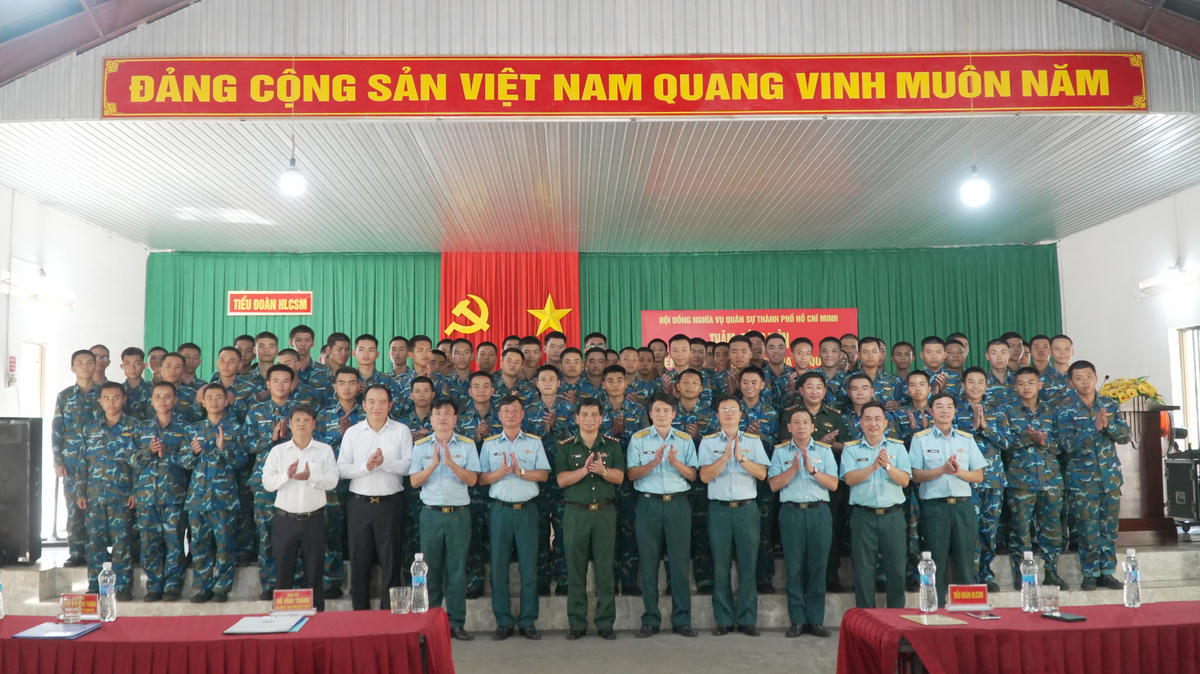 Hội đồng Nghĩa vụ Quân sự TP Hồ Chí Minh thăm, động viên chiến sĩ mới