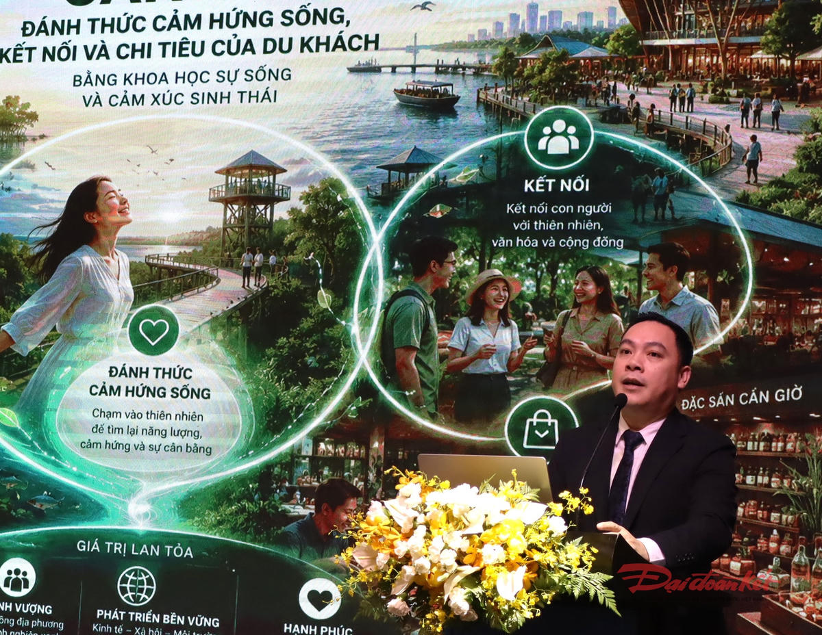 TS Dương Đức Minh, Phó Viện trưởng Viện Nghiên cứu Kinh tế và Du lịch TP Hồ Chí Minh phát biểu tại hội thảo. Ảnh: T.Luân.