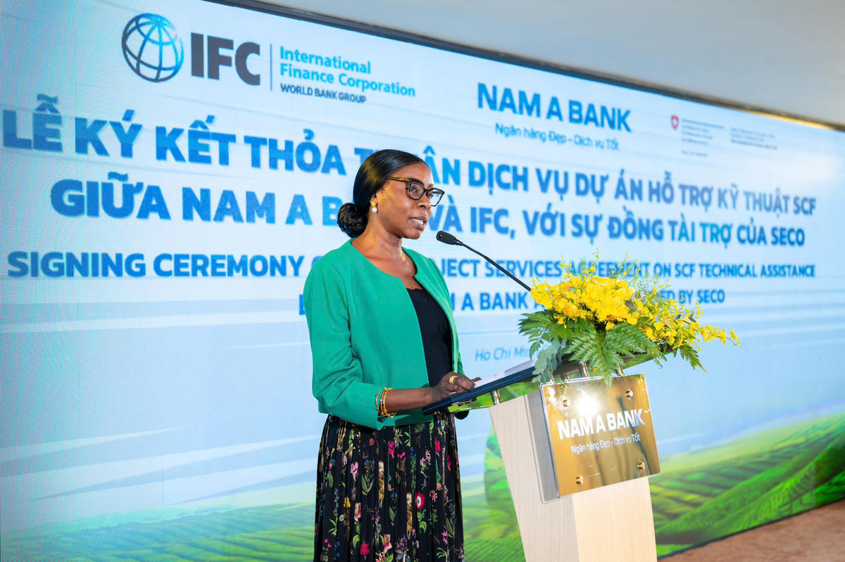 Bà Christina Ongoma - Giám đốc Khu vực, Khối Định chế Tài chính – Phát triển thị trường và Tư vấn, khu vực Đông Á & Thái Bình Dương của IFC phát biểu tại chương trình.