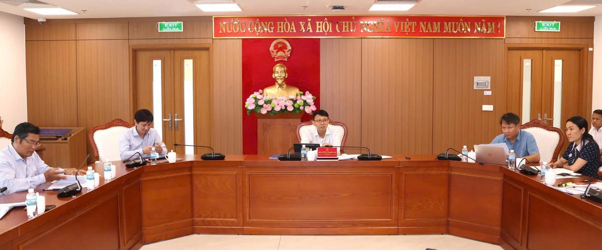 Quang cảnh cuộc họp.