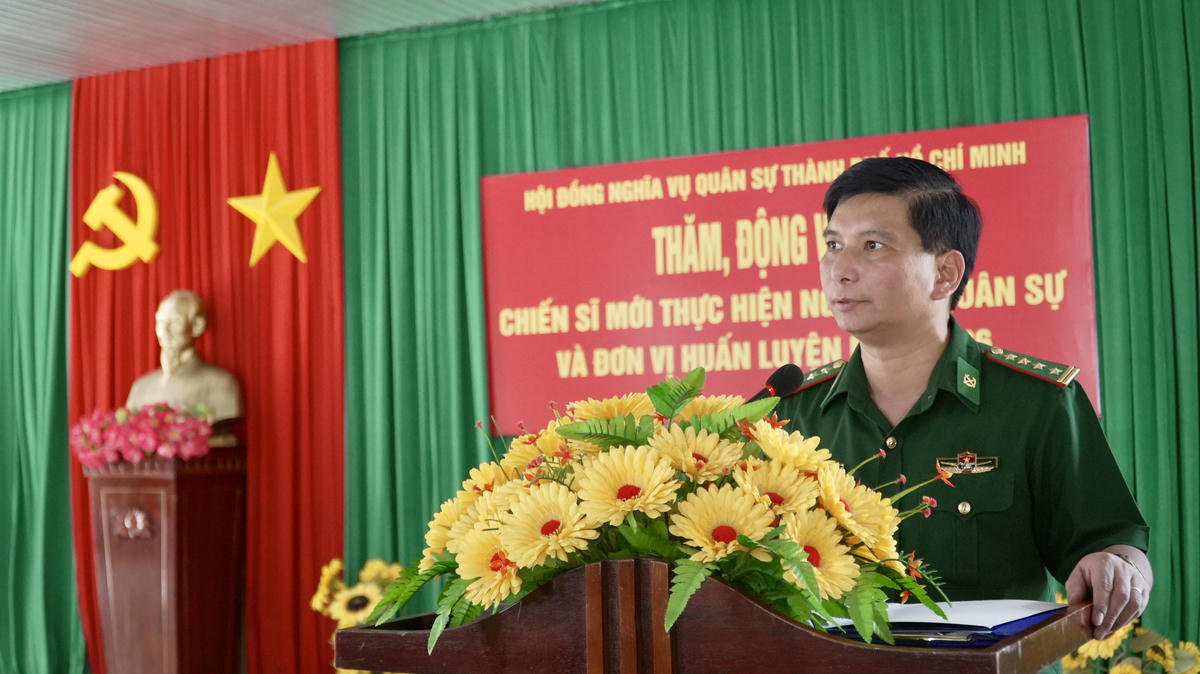 Đại tá Đỗ Vĩnh Thăng, Phó Chính ủy Bộ Tư lệnh thành phố, Chính ủy Ban Chỉ huy BĐBP TP Hồ Chí Minh phát biểu.