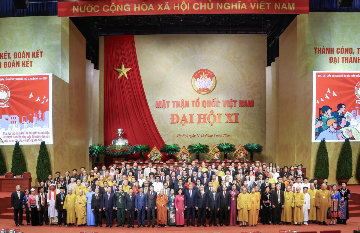 Tổng Bí thư, Chủ tịch nước Tô Lâm và các lãnh đạo, nguyên lãnh đạo Đảng, Nhà nước, MTTQ Việt Nam chụp ảnh lưu niệm với các đại biểu dự Đại hội.