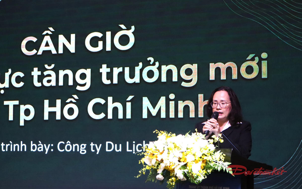 Bà Huỳnh Phan Phương Hoàng, Phó Chủ tịch Hiệp hội Du lịch TP Hồ Chí Minh, Phó Tổng Giám đốc Công ty du lịch Vietravel phát biểu. Ảnh: T.Luân.