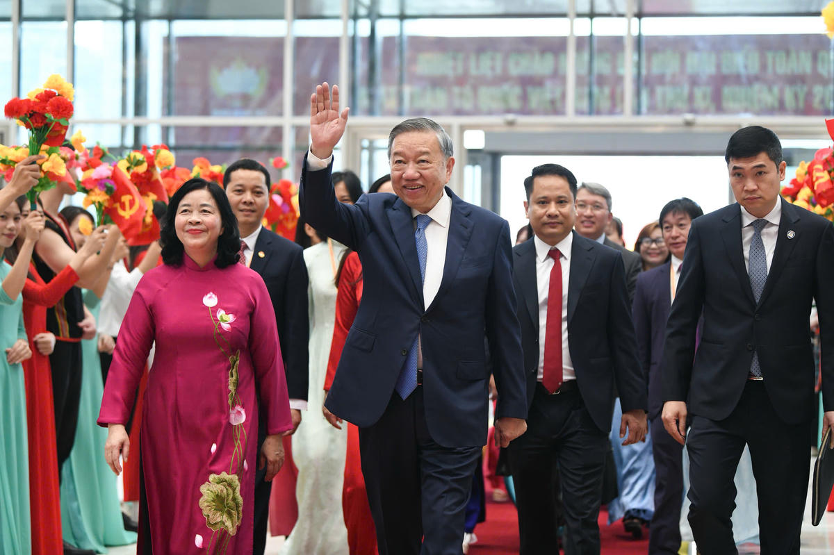 Tổng Bí thư, Chủ tịch nước Tô Lâm; Chủ tịch UBTƯ MTTQ Việt Nam Bùi Thị Minh Hoài và các đại biểu tham dự khai mạc trọng thể Đại hội MTTQ Việt Nam lần thứ XI. Ảnh: Lê Khánh.