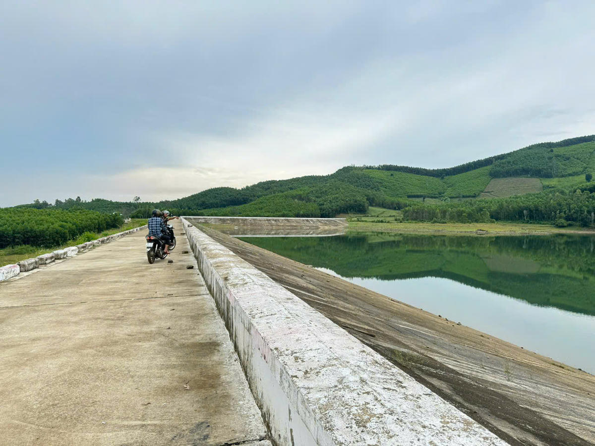 Một dự án triển khai hồ chứa nước ở Quảng Ngãi. Ảnh: CT.