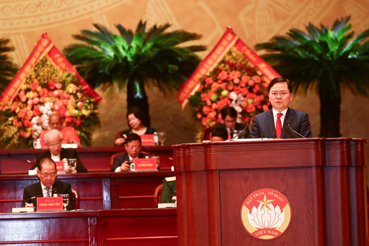 Ông Nguyễn Anh Tuấn, Phó Chủ tịch UBTW MTTQ Việt Nam, Chủ tịch Tổng Liên đoàn Lao động Việt Nam đã trình bày Báo cáo tổng hợp ý kiến tham luận, thảo luận tại Đại hội. ảnh: Lê Khánh