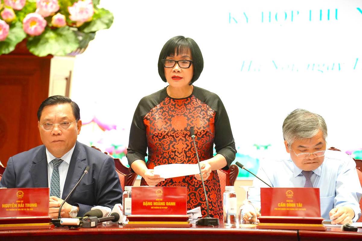 Thứ trưởng Bộ Tư pháp Đặng Hoàng Oanh. 