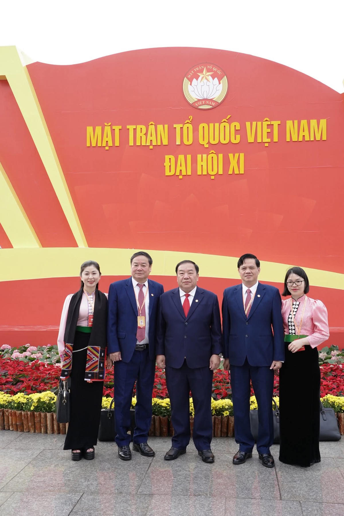 Ông Chá A Của (đứng giữa), Trưởng đoàn đại biểu tỉnh Sơn La tham dự Đại hội Đại biểu toàn quốc MTTQ Việt Nam lần thứ XI, nhiệm kỳ 2026 - 2031. Ảnh: MTTQ