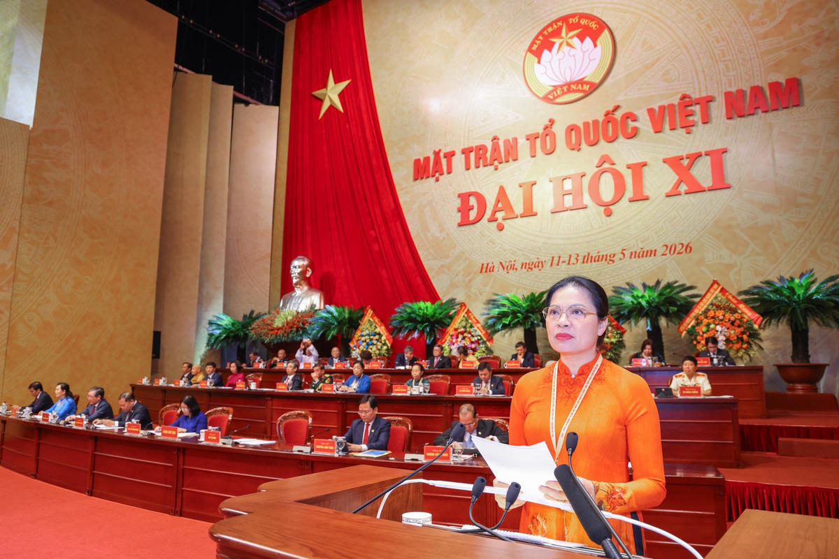 Bà Hà Thị Nga, Phó Chủ tịch - Tổng Thư ký UBTƯ MTTQ Việt Nam&nbsp;báo cáo kết quả Hội nghị UBTƯ MTTQ Việt Nam lần thứ nhất khóa XI.