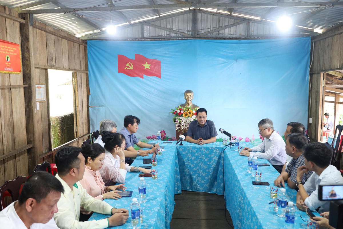 Quang cảnh buổi làm việc. Ảnh: CĐ.