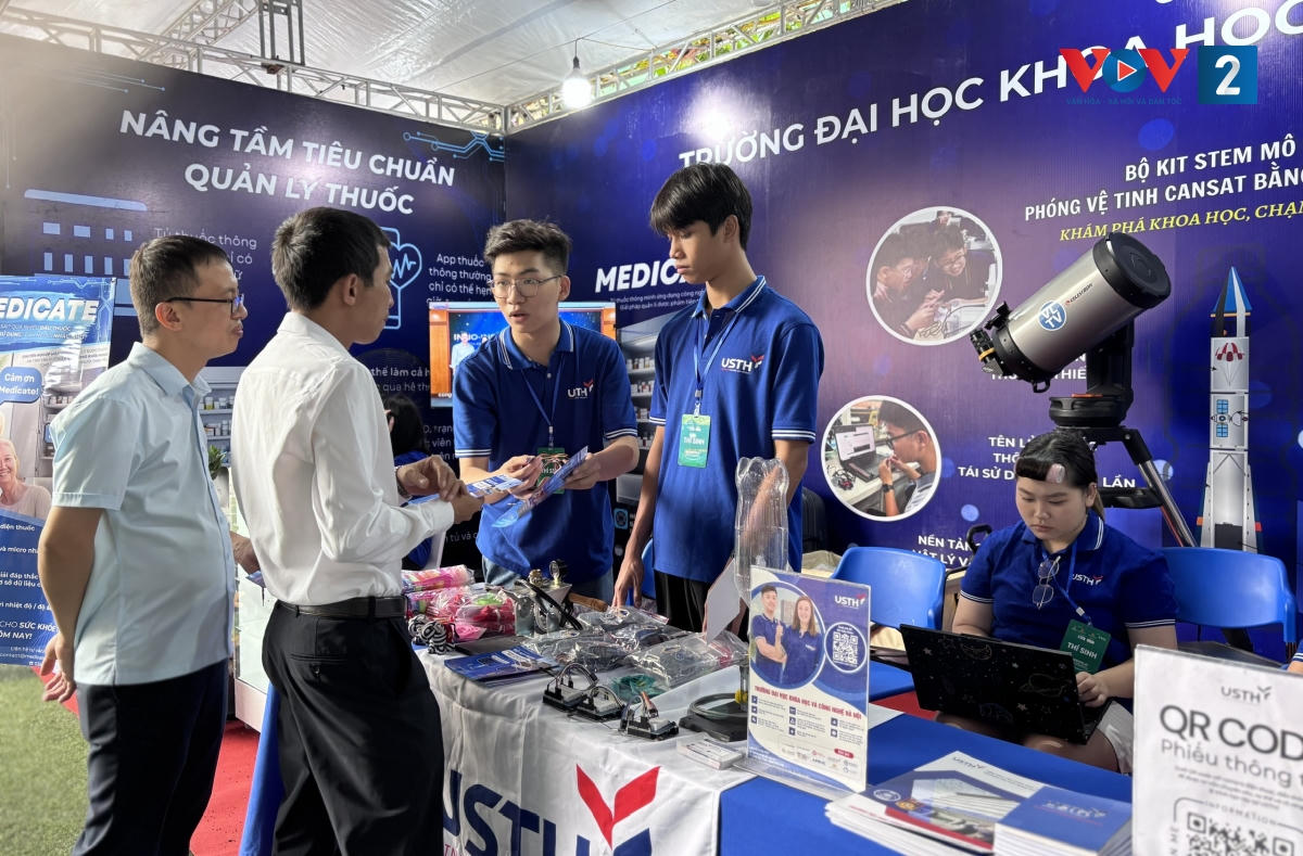 Gian hàng trưng bày các dự án khởi nghiệp tại&nbsp;Ngày hội Khởi nghiệp quốc gia của học sinh, sinh viên lần thứ VIII - năm 2026. Ảnh: Phương Lan.