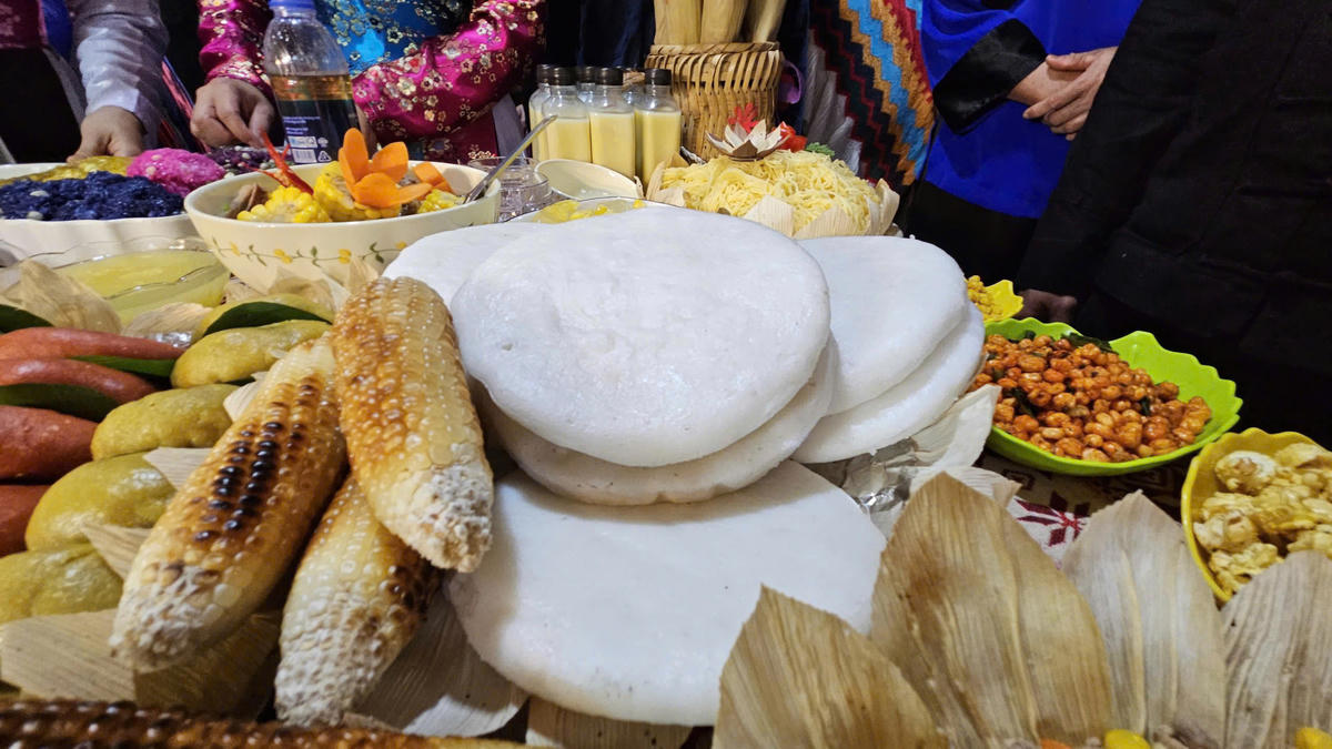 Chợ tình Khâu Vai vào hội, du khách đổ về miền đá nhớ thương