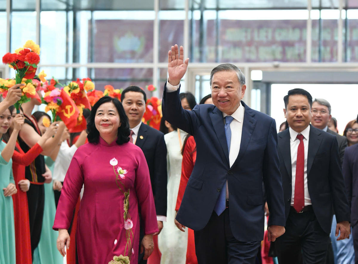 Tổng Bí thư, Chủ tịch nước Tô Lâm; Chủ tịch UBTƯ MTTQ Việt Nam Bùi Thị Minh Hoài và các đại biểu tham dự khai mạc trọng thể Đại hội MTTQ Việt Nam lần thứ XI. Ảnh: Lê Khánh.