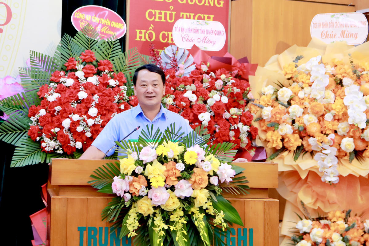 Bí thư Tỉnh ủy Tuyên Quang Hầu A Lềnh phát biểu chúc mừng ông Bùi Đức Thuận. Ảnh: T.N.