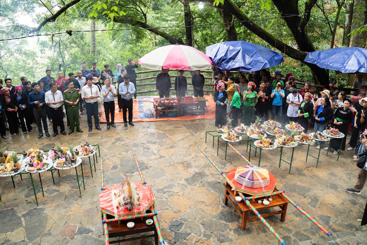 Chợ tình Khâu Vai vào hội, du khách đổ về miền đá nhớ thương