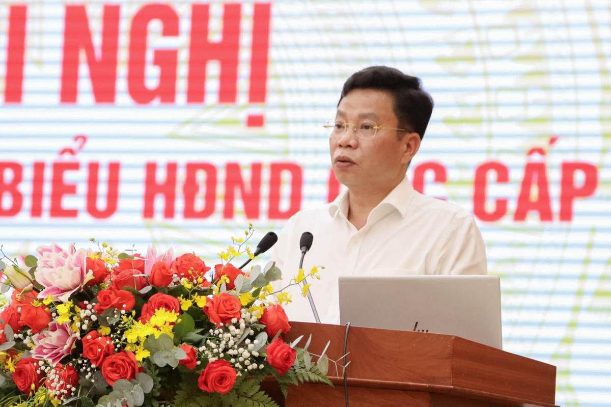 Ông Lưu Văn Trung, Phó Bí thư Tỉnh ủy, Chủ tịch HĐND tỉnh Lâm Đồng phát biểu tại hội nghị