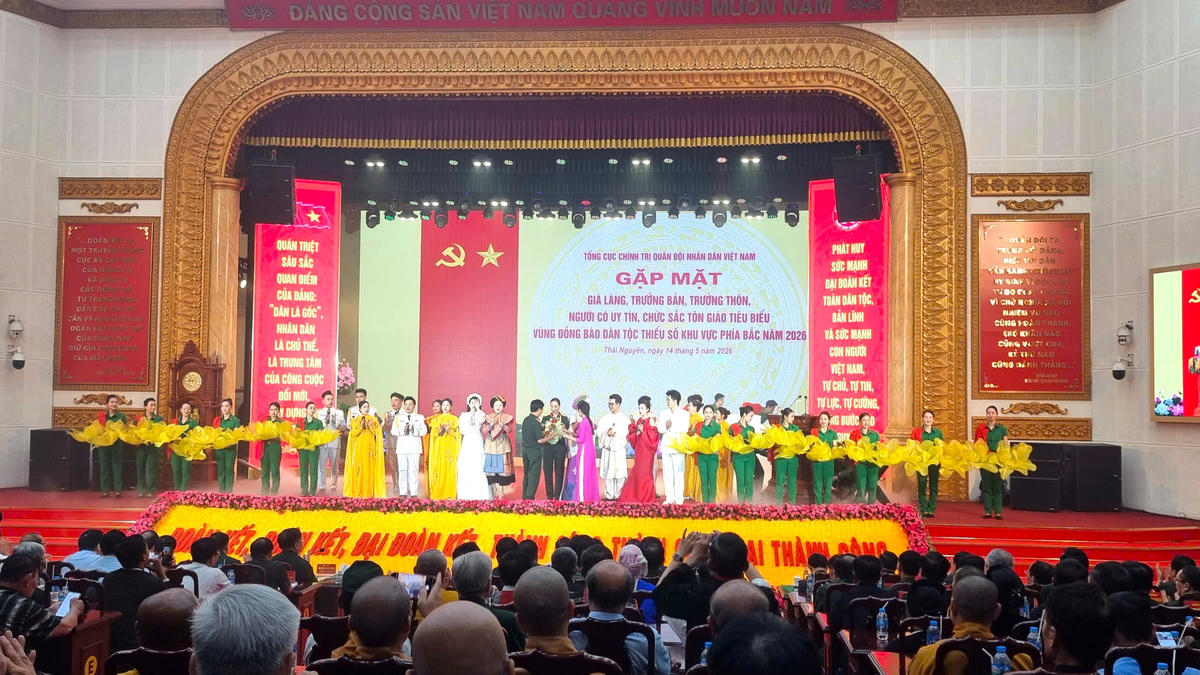 100 đại biểu là Già làng, Trưởng bản, Người có uy tín được tôn vinh.