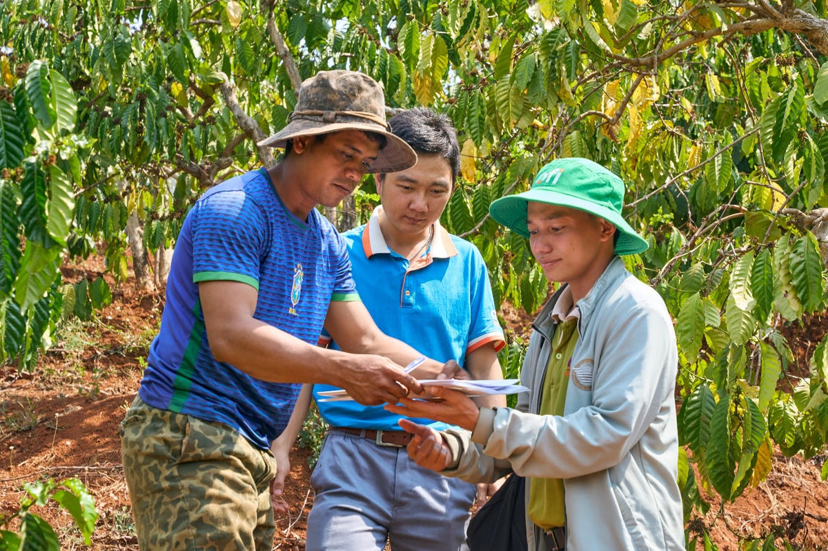 Hơn 9.000 nông dân được ofi hỗ trợ thông qua các chương trình chứng nhận quốc tế, giúp cải thiện năng suất nông nghiệp đồng thời giảm thiểu tác động đến môi trường.