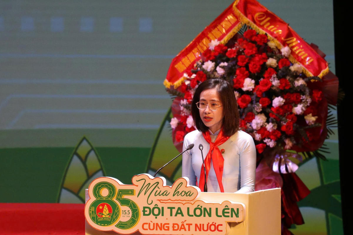 Bà Lê Thị Mai Phương - Chủ tịch Hội đồng Đội tỉnh Ninh Bình phát biểu mở đầu chương trình. Ảnh: Đình Minh