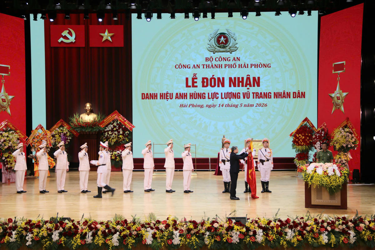 Thủ tướng Chính phủ Lê Minh Hưng trao Danh hiệu “Anh hùng lực lượng vũ trang nhân dân” giai đoạn 2015-2025 cho Công an TP Hải Phòng. Ảnh: ANHP.&nbsp;