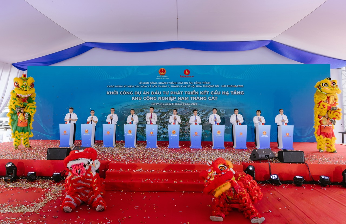 Lãnh đạo TP Hải Phòng và lãnh đạo&nbsp;Công ty Cổ phần Đầu tư Khu công nghiệp Vinhomes nhấn nút khởi công dự án. Ảnh: VG.&nbsp;