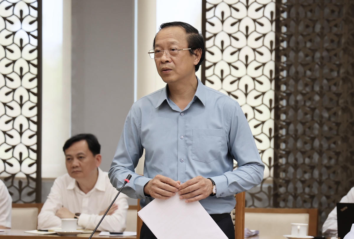 Thứ trưởng Thường trực Bộ Giáo dục và Đào tạo Phạm Ngọc Thưởng báo cáo - Ảnh: VGP/Thu Sa