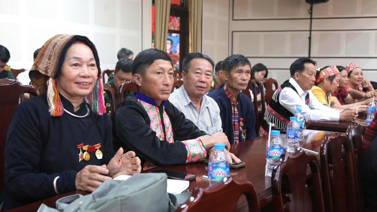 Các đại biểu là người đồng bào dân tộc thiểu số tham dự buổi gặp mặt.
