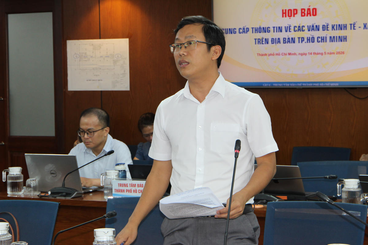 Ông Lê Đức Anh thông tin tại buổi họp báo. Ảnh: QĐ.