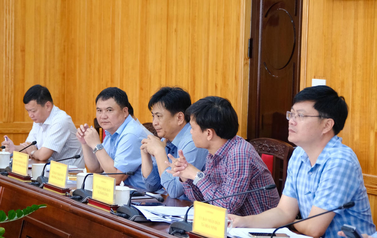 Đại diện lãnh đạo các sở, ngành, địa phương tham dự buổi làm việc.