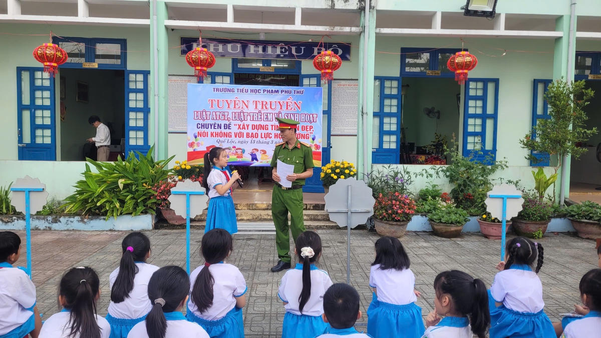 Ngày hội chuyên đề Xây dựng tình bạn đẹp, nói không với bạo lực học đường tại Trường Tiểu học Phạm Phú Thứ. Ảnh: BC.