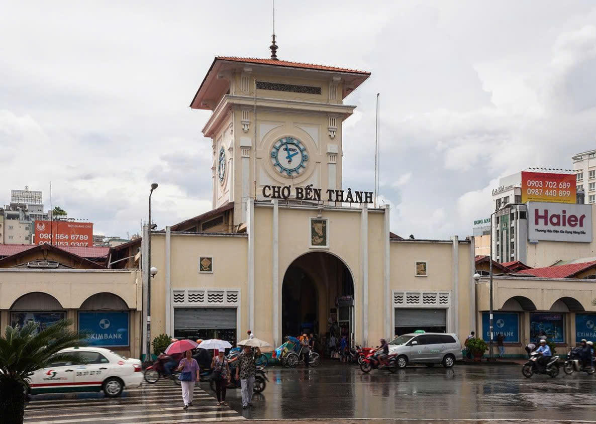 Tọa lạc đối diện Chợ Bến Thành, One Central Saigon sở hữu khu đất bốn mặt tiền hiếm có tại một trong những vị trí chiến lược và mang tính biểu tượng bậc nhất của trung tâm TP Hồ Chí Minh.