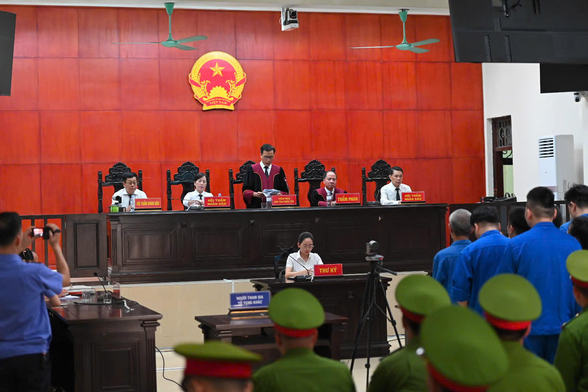 Hội đồng xét xử TAND tỉnh Quảng Ninh tuyên án đối với các bị cáo trong vụ án ma túy đặc biệt nghiêm trọng khiến 1 cán bộ Công an hy sinh. Ảnh: TV