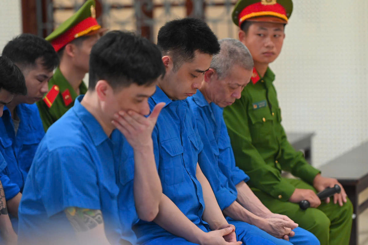 Nói lời sau cùng trước tòa, hầu hết các bị cáo đều thừa nhận hành vi vi phạm pháp luật, tỏ ra ăn năn, hối hận. Bùi Đình Khánh nói "bản án này là thích đáng, đúng người, đúng tội, không có gì sai". Ảnh: TV