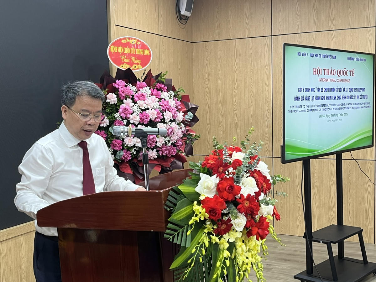PGS.TS Nguyễn Quốc Huy, Giám đốc Học viện Y-Dược học cổ truyền Việt Nam phát biểu tại hội thảo.