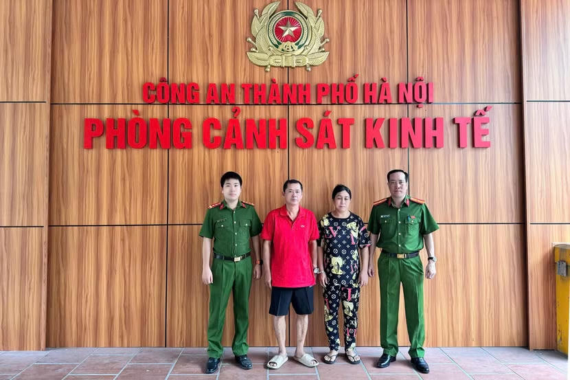 Phòng Cảnh sát Kinh tế - Công an TP Hà Nội đã phối hợp với các lực lượng chức năng bắt giữ, di lý thành công cặp vợ chồng lừa đảo lẩn trốn tại Campuchia suốt 19 năm về Việt Nam.