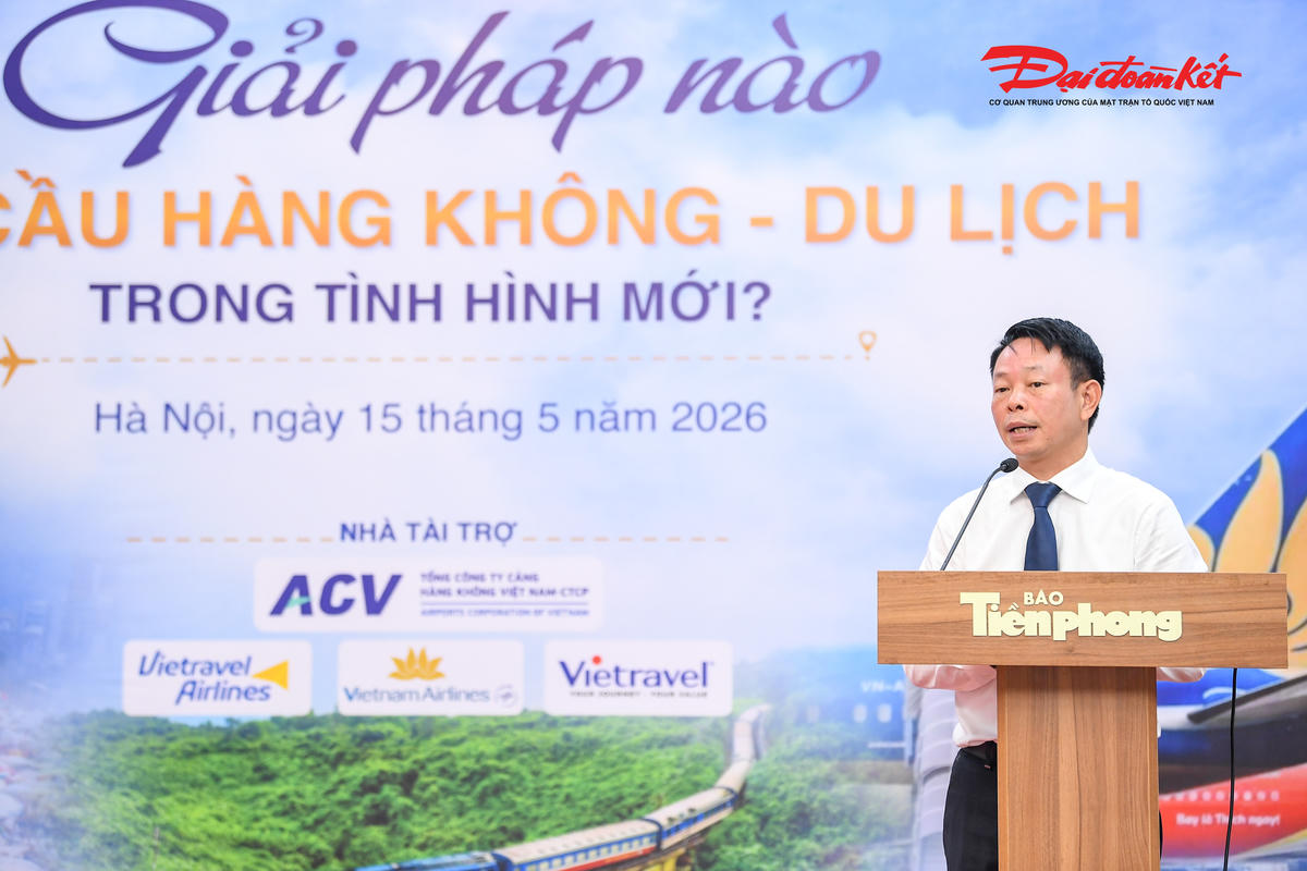 Ông Phùng Công Sưởng - Tổng Biên tập Báo Tiền Phong phát biểu khai mạc tọa đàm.