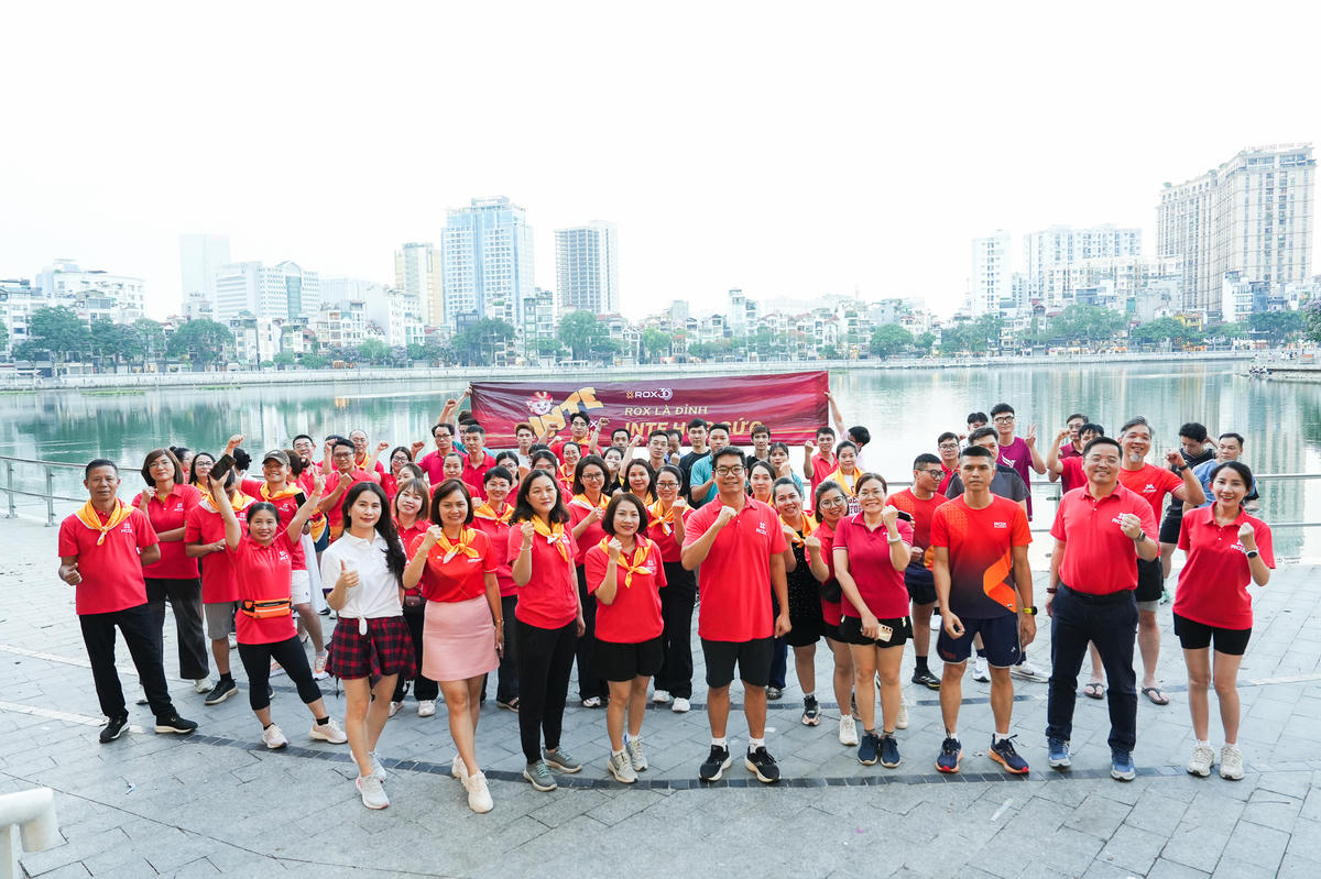 CBNV ROX cùng nhau tham gia hoạt động chạy sau giờ làm