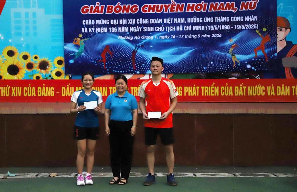 &nbsp;Ban Tổ chức trao giải cho các vận động viên đạt thành tích cao tại giải đấu.