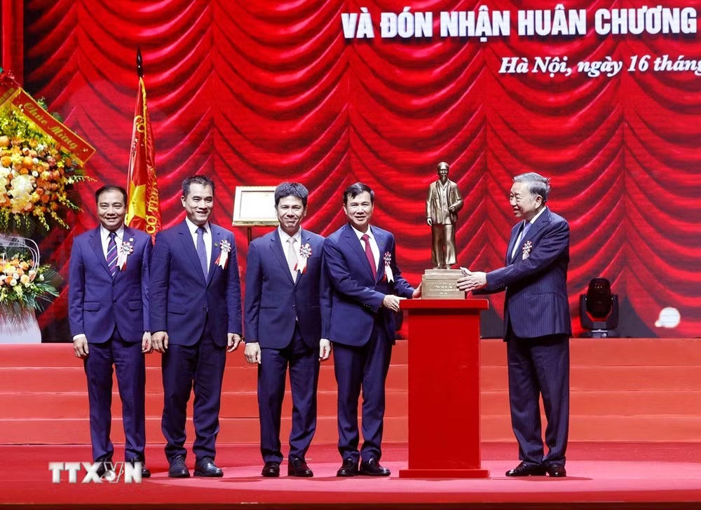 ttxvn-le-ky-niem-120-nam-ngay-truyen-thong-dai-hoc-quoc-gia-ha-noi-11.jpg