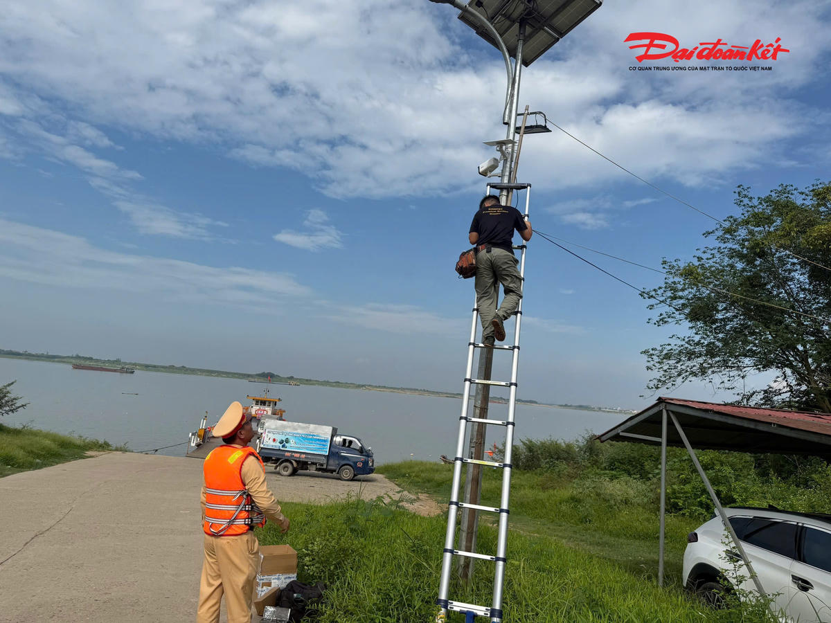Hà Nội: Cảnh sát đường thủy lắp đặt camera giám sát tại các bến khách trên sông