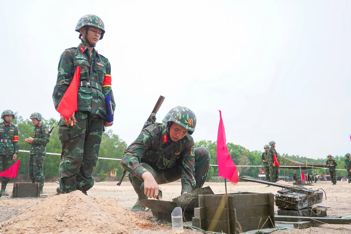 Bộ Tư lệnh TP Hồ Chí Minh kiểm tra công tác tập huấn chiến sĩ mới