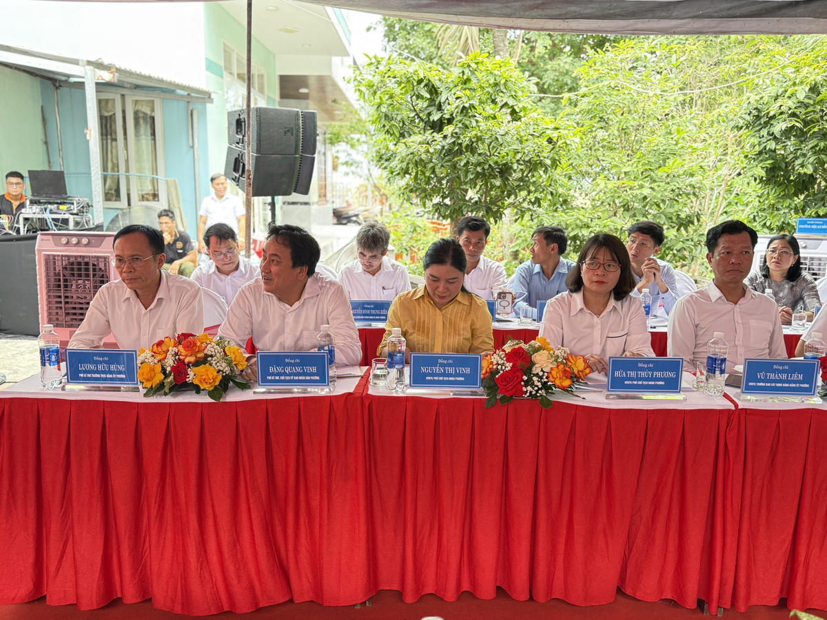 Các đại biểu dự tọa đàm. Ảnh: Nguyễn Tú.