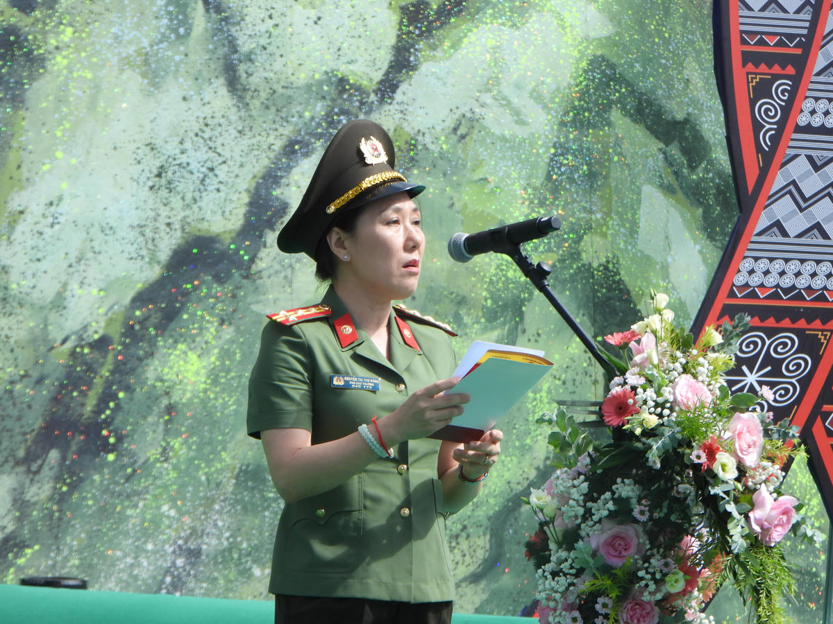 Đại tá Nguyễn Thị Thu Hằng, Phó Cục trưởng Cục Truyền thông CAND phát biểu khai mạc chương trình.