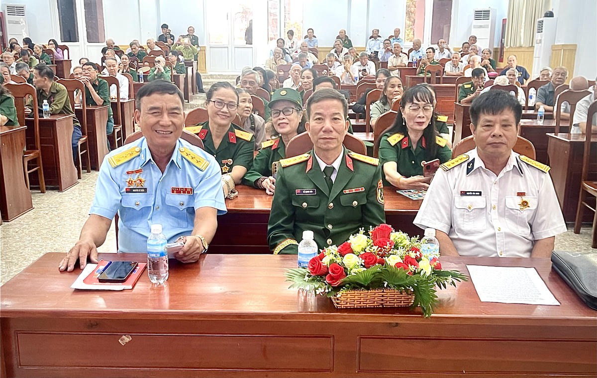 Các đại biểu tham dự buổi lễ (ảnh Thùy Trang)