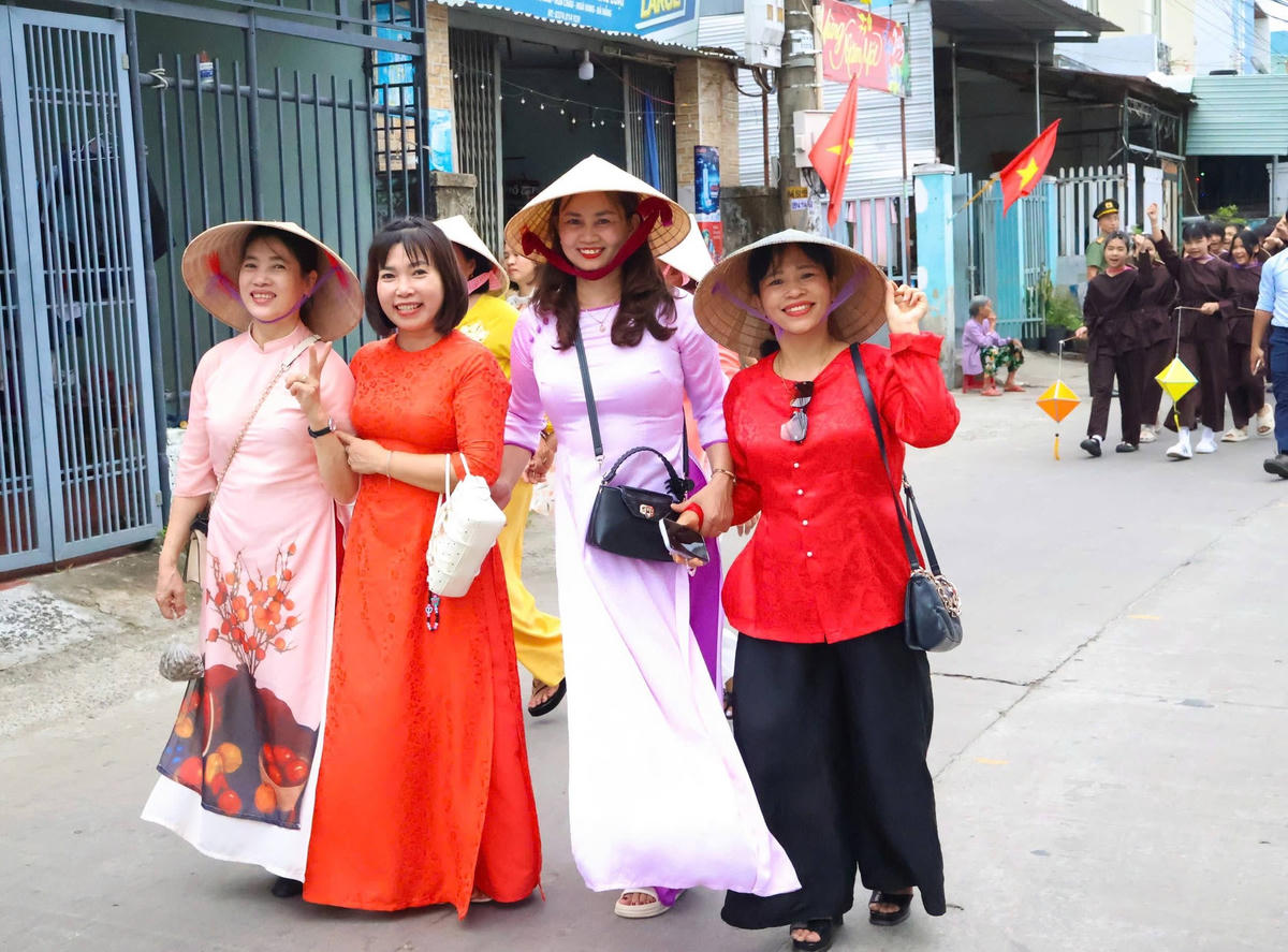 Rực rỡ sắc màu đoàn rước Thần Nông trong Lễ hội Mục đồng Đà Nẵng