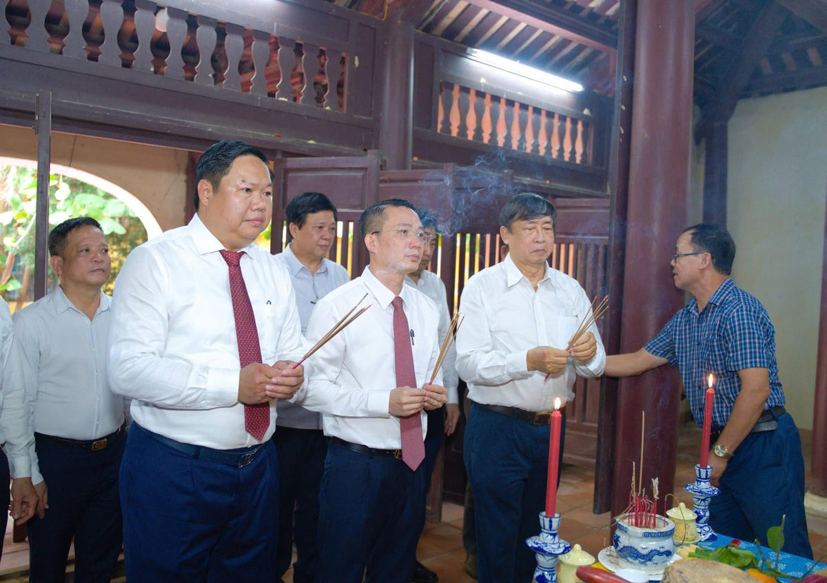 Rực rỡ sắc màu đoàn rước Thần Nông trong Lễ hội Mục đồng Đà Nẵng