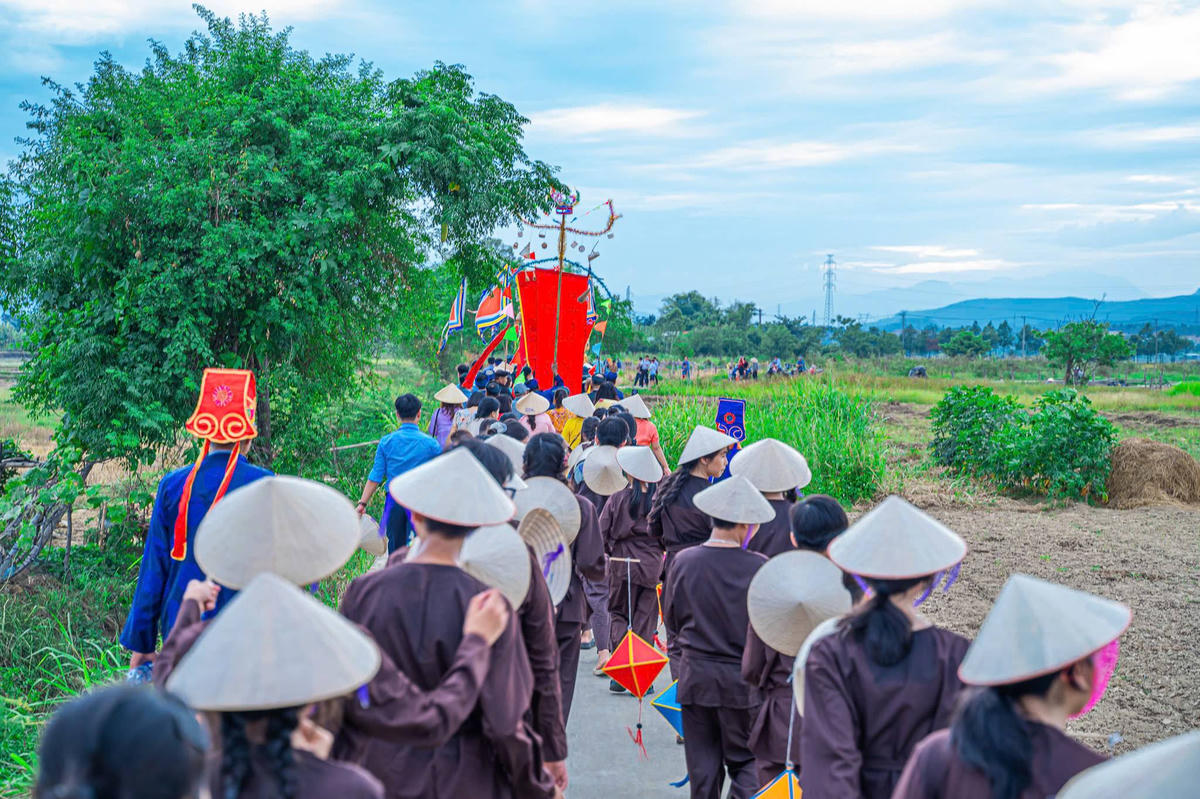 Rực rỡ sắc màu đoàn rước Thần Nông trong Lễ hội Mục đồng Đà Nẵng