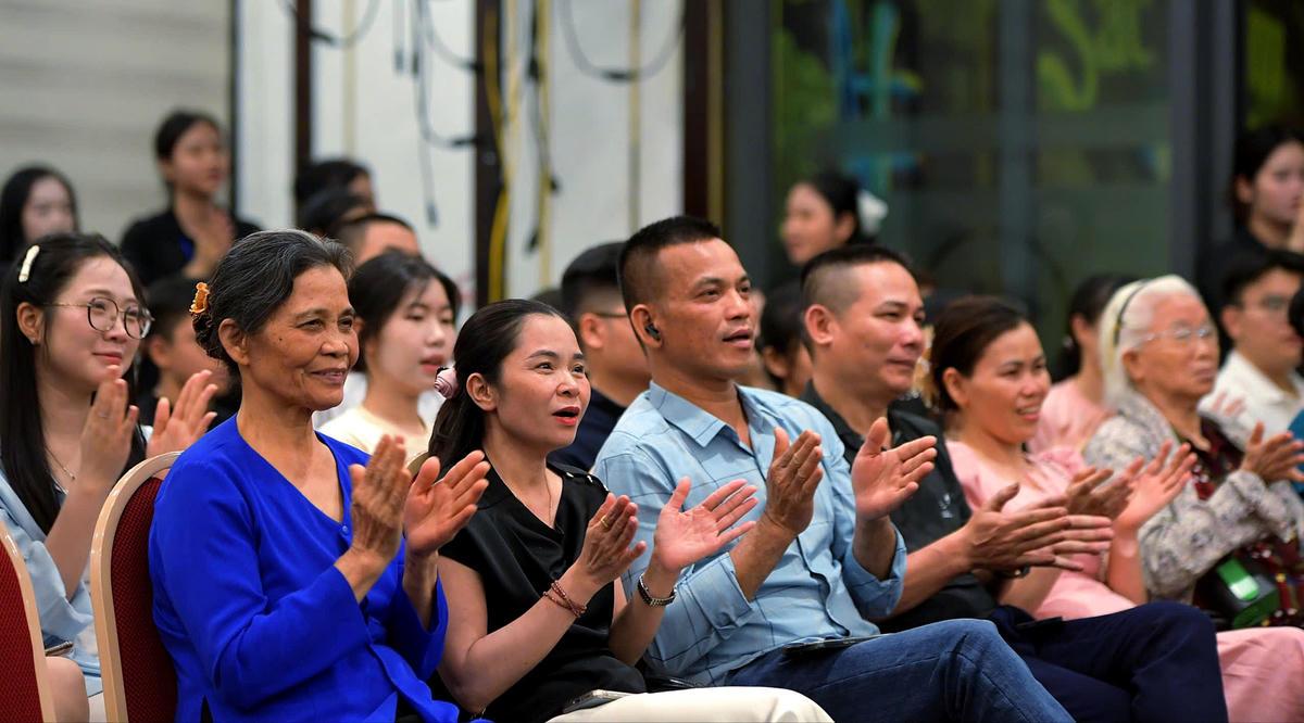 Khán giả hòa cùng với những điệu xẩm.